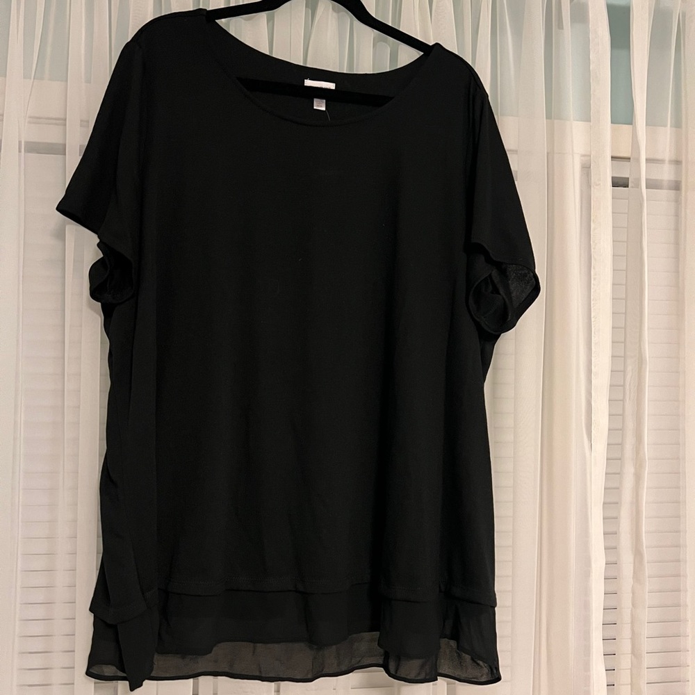 Avenue black t with back flyaway detail - NWT - size 26/28